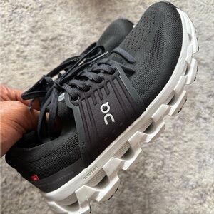 On cloud women's size 7